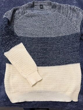 NFINITY Colorblock Crewneck Sweater in Navy and Cream